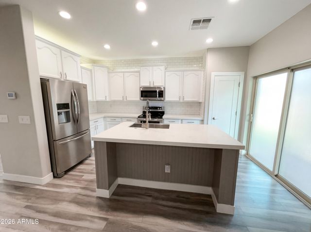 1099 E SOURWOOD Drive, Gilbert, AZ 85298