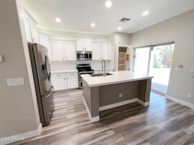 1099 E SOURWOOD Drive, Gilbert, AZ 85298