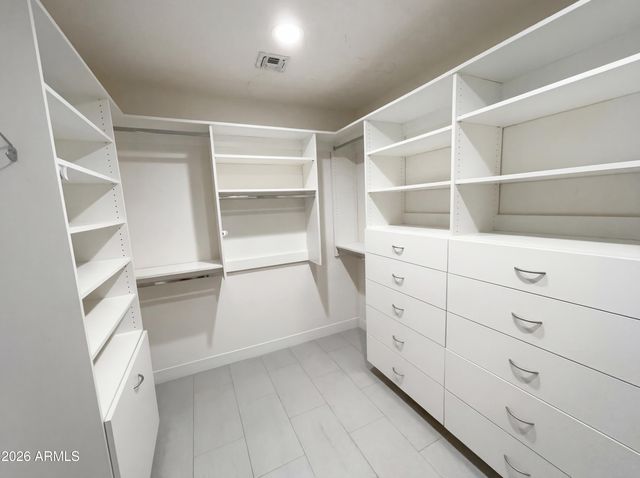 1099 E SOURWOOD Drive, Gilbert, AZ 85298