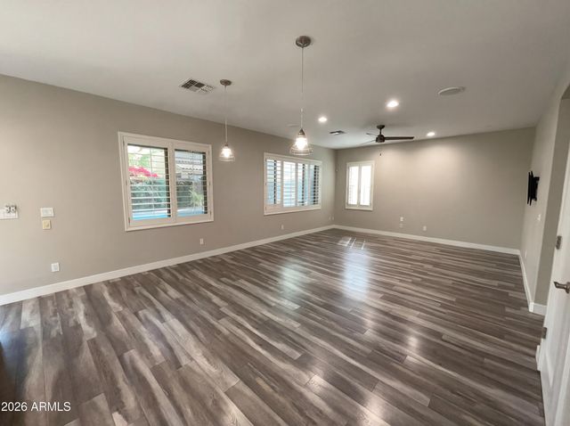 1099 E SOURWOOD Drive, Gilbert, AZ 85298