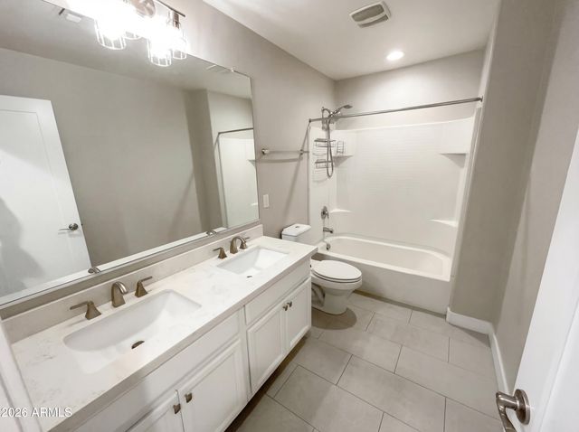 1099 E SOURWOOD Drive, Gilbert, AZ 85298