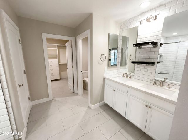 1099 E SOURWOOD Drive, Gilbert, AZ 85298