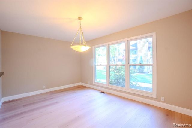 5235 Royal Vale Lane 70, Dearborn, MI 48126