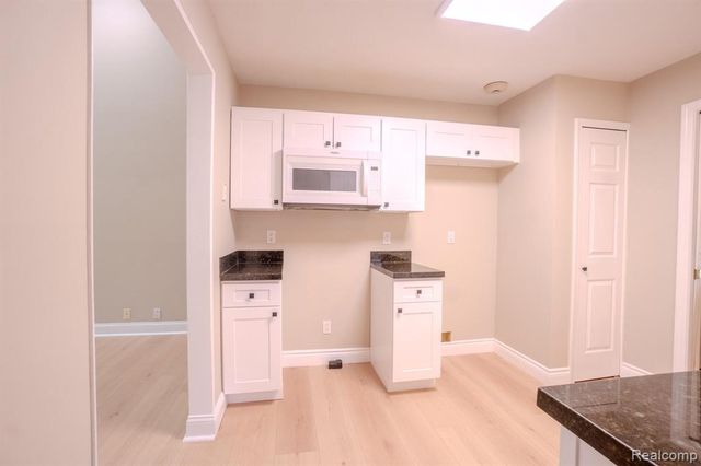 5235 Royal Vale Lane 70, Dearborn, MI 48126