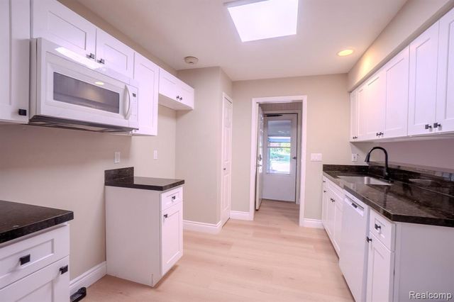 5235 Royal Vale Lane 70, Dearborn, MI 48126