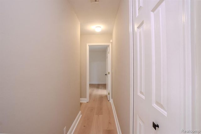 5235 Royal Vale Lane 70, Dearborn, MI 48126