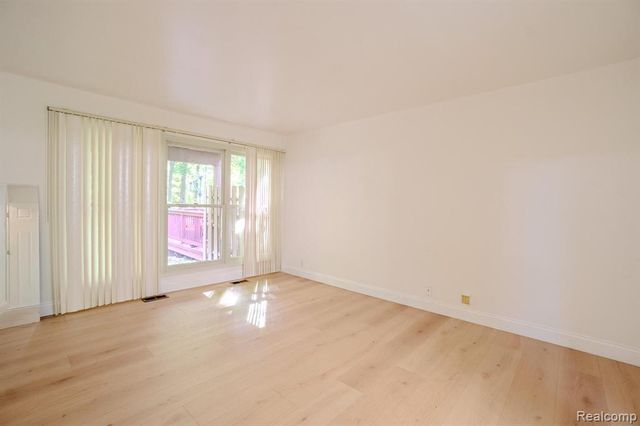 5235 Royal Vale Lane 70, Dearborn, MI 48126