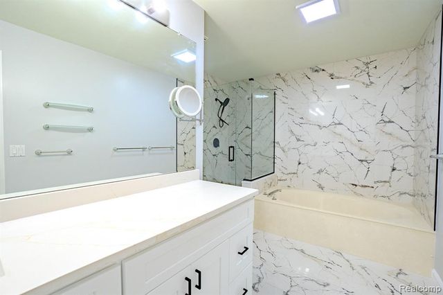 5235 Royal Vale Lane 70, Dearborn, MI 48126