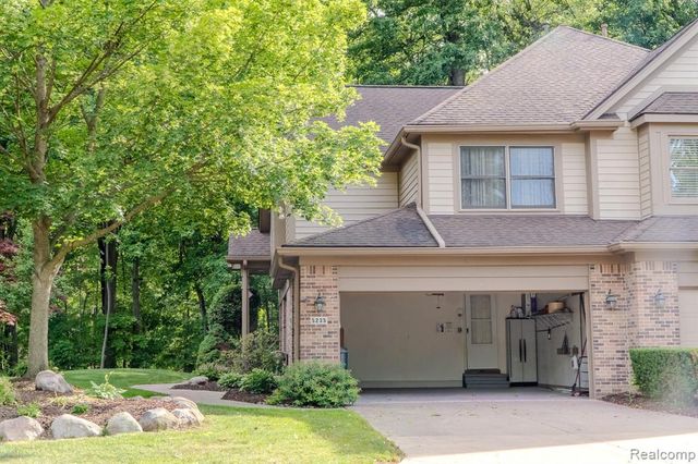 5235 Royal Vale Lane 70, Dearborn, MI 48126