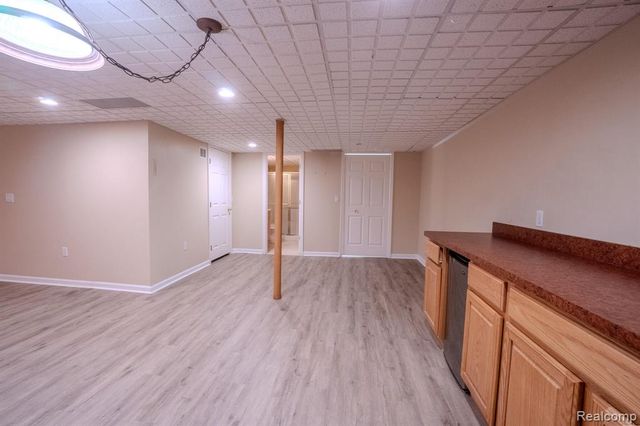 5235 Royal Vale Lane 70, Dearborn, MI 48126