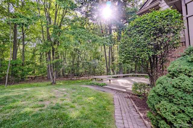 5235 Royal Vale Lane 70, Dearborn, MI 48126