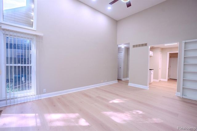 5235 Royal Vale Lane 70, Dearborn, MI 48126