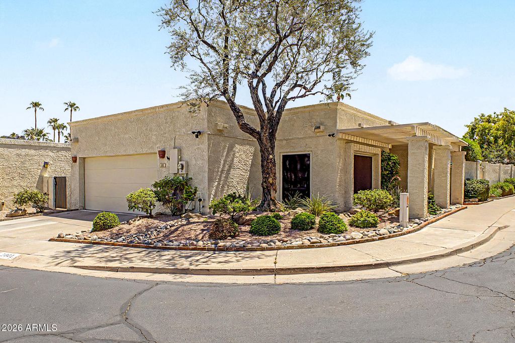 1801 E WINTER Drive, Phoenix, AZ 85020
