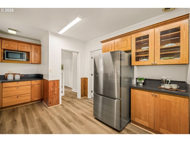 653 Sw SHERMAN St, Portland, OR 97201