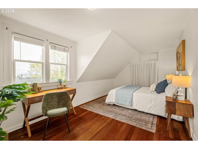 653 Sw SHERMAN St, Portland, OR 97201