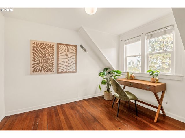 653 Sw SHERMAN St, Portland, OR 97201
