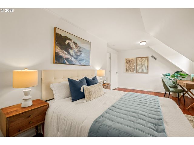 653 Sw SHERMAN St, Portland, OR 97201
