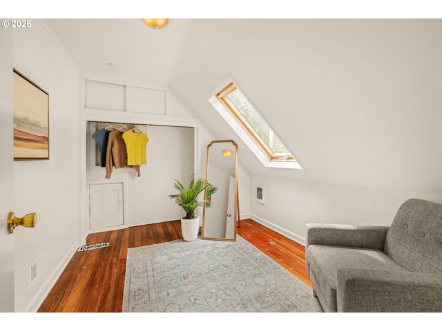 653 Sw SHERMAN St, Portland, OR 97201