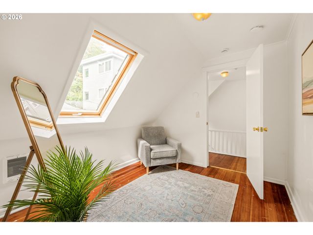 653 Sw SHERMAN St, Portland, OR 97201