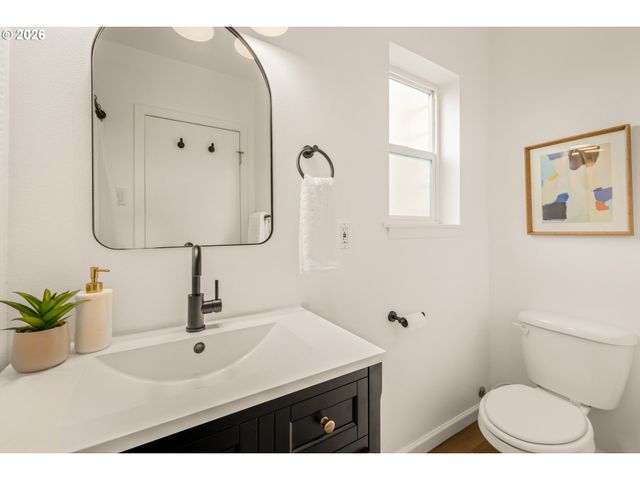 653 Sw SHERMAN St, Portland, OR 97201