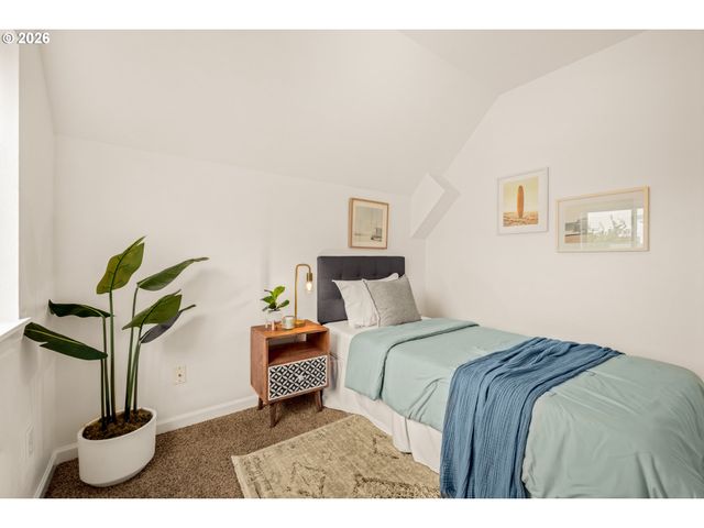653 Sw SHERMAN St, Portland, OR 97201