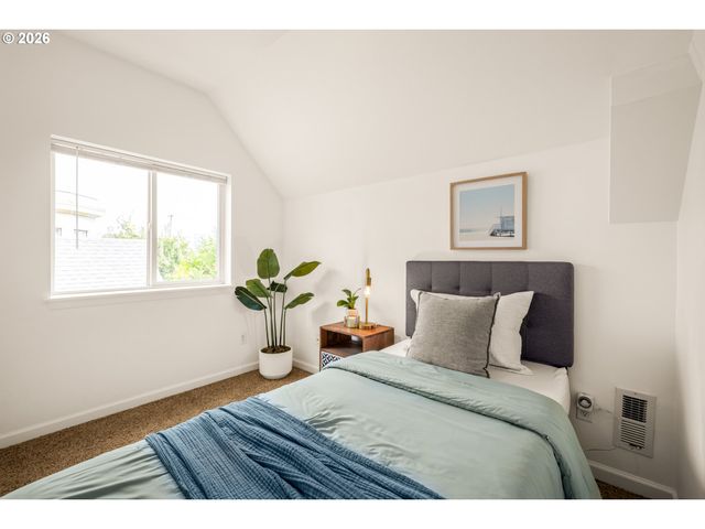 653 Sw SHERMAN St, Portland, OR 97201