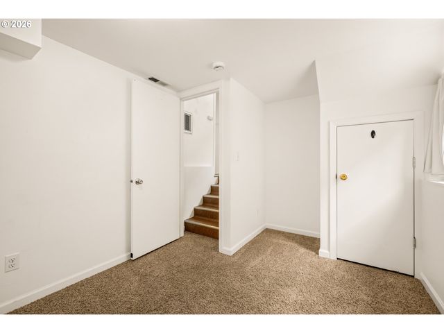 653 Sw SHERMAN St, Portland, OR 97201