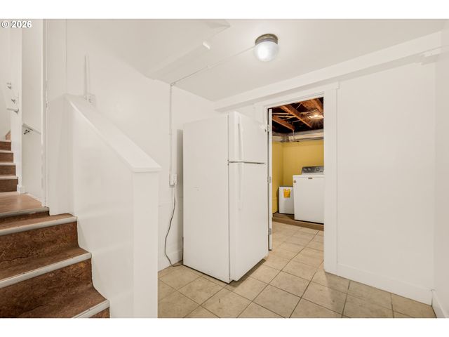 653 Sw SHERMAN St, Portland, OR 97201