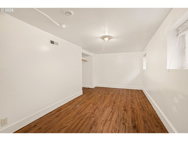 653 Sw SHERMAN St, Portland, OR 97201