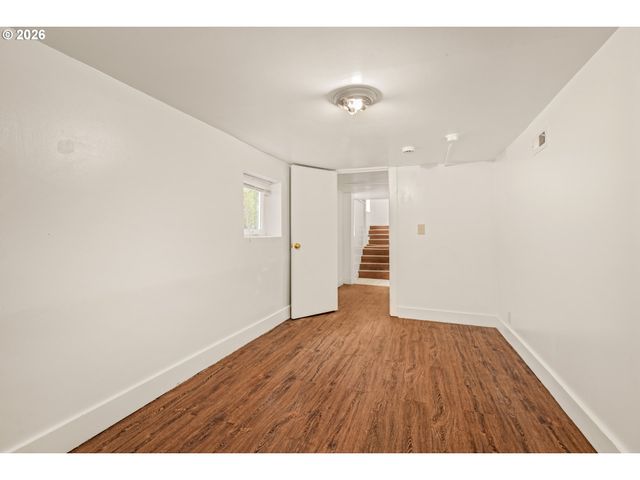 653 Sw SHERMAN St, Portland, OR 97201