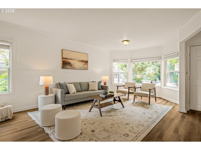 653 Sw SHERMAN St, Portland, OR 97201