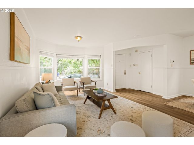 653 Sw SHERMAN St, Portland, OR 97201