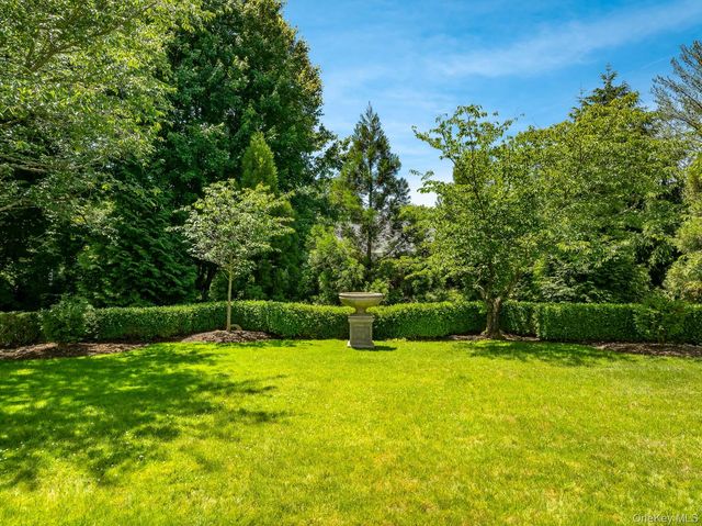 6 Stoneleigh Manor Lane, Purchase, NY 10577