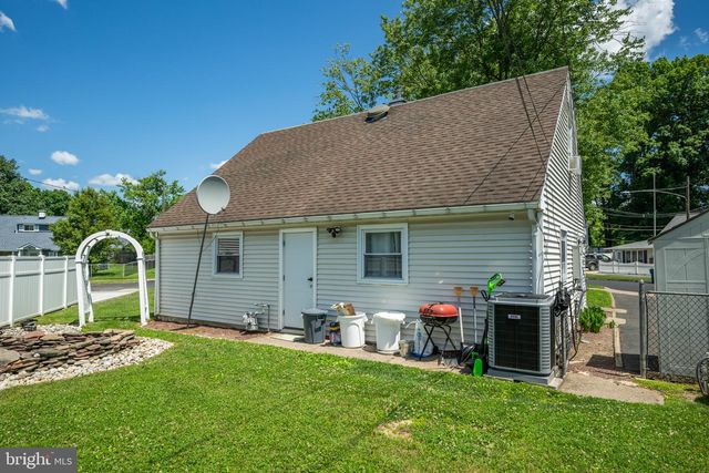 587 ARBOR RD, Morrisville, PA 19067