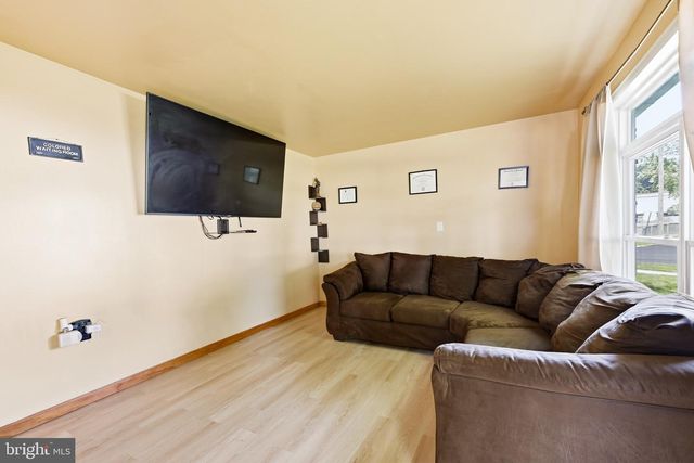 587 ARBOR RD, Morrisville, PA 19067