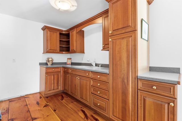 42 Blackberry Lane, Jamaica, VT 05343