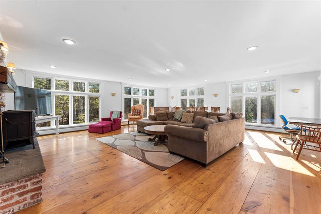 42 Blackberry Lane, Jamaica, VT 05343