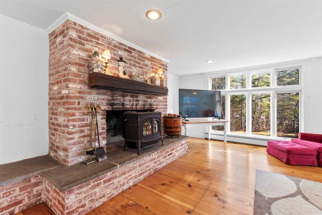 42 Blackberry Lane, Jamaica, VT 05343