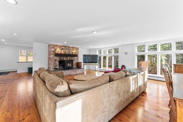 42 Blackberry Lane, Jamaica, VT 05343