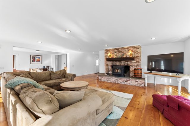 42 Blackberry Lane, Jamaica, VT 05343