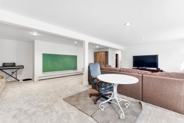 42 Blackberry Lane, Jamaica, VT 05343