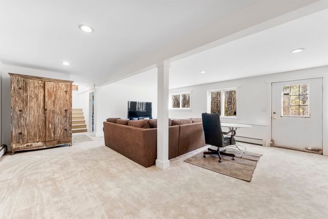 42 Blackberry Lane, Jamaica, VT 05343