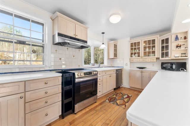 42 Blackberry Lane, Jamaica, VT 05343