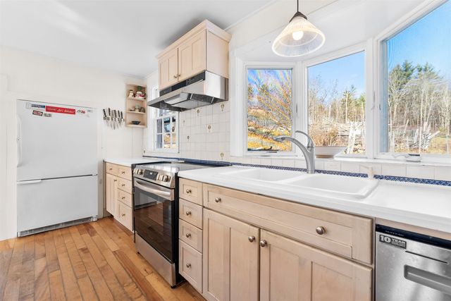 42 Blackberry Lane, Jamaica, VT 05343