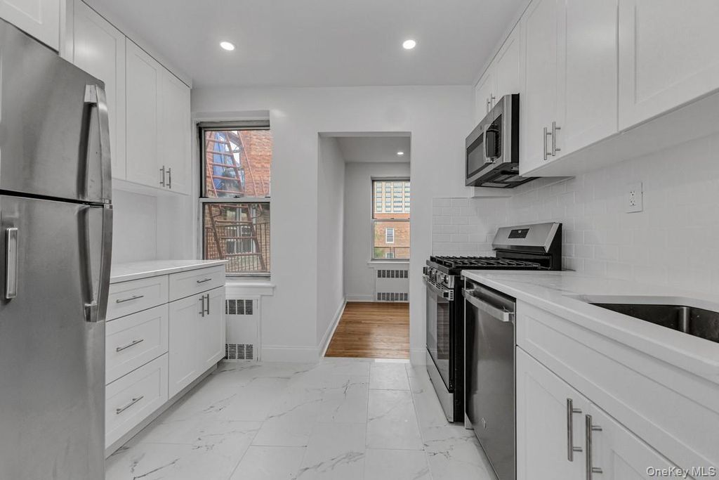 65-35 Yellowstone . Boulevard 6F, Forest Hills, NY 11375 — exterior
