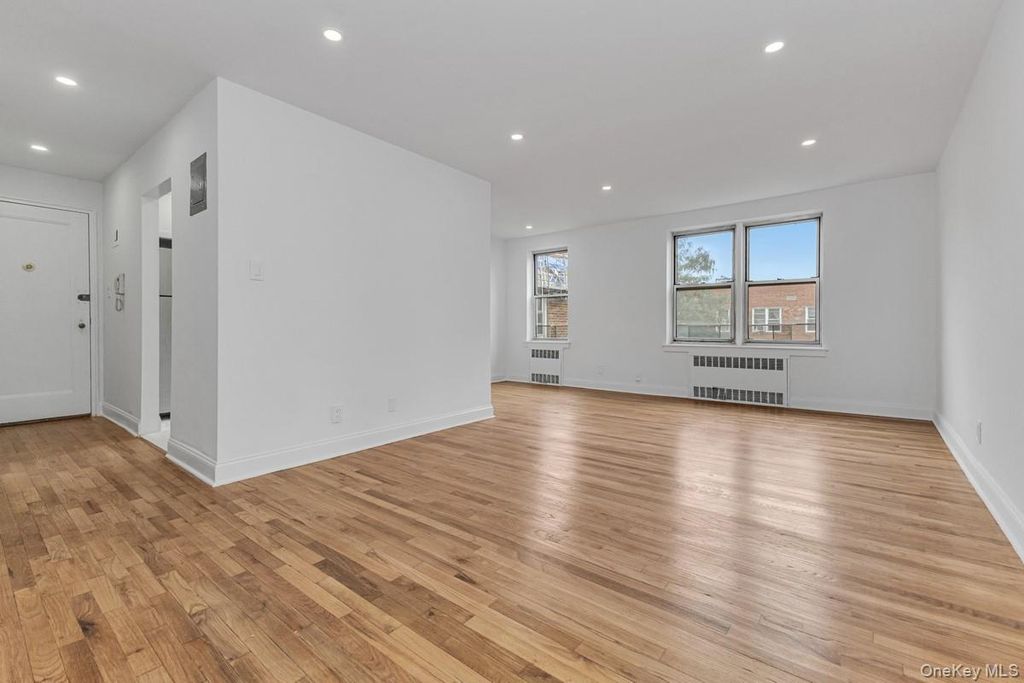 65-35 Yellowstone . Boulevard 6F, Forest Hills, NY 11375 — photo 2