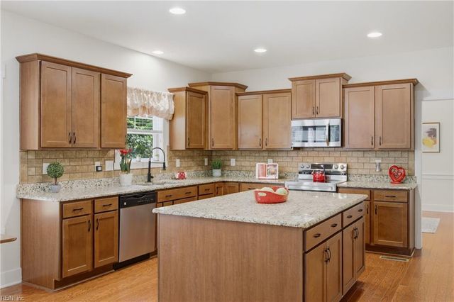 7551 English Boxwood LN, Quinton, VA 23141