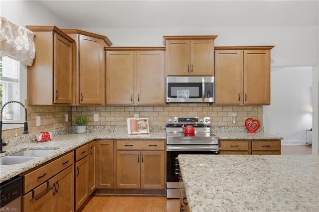 7551 English Boxwood LN, Quinton, VA 23141
