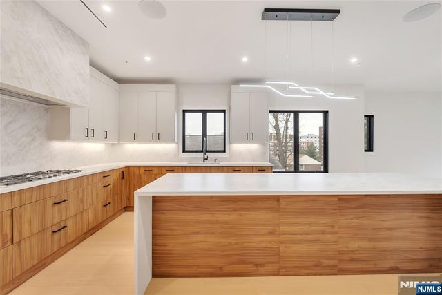 2220 Mackay Avenue B, Fort Lee, NJ 07024