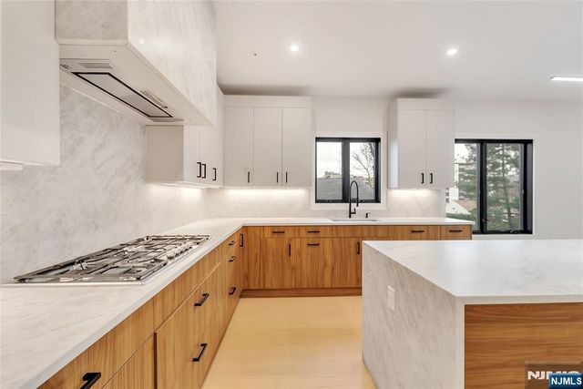 2220 Mackay Avenue B, Fort Lee, NJ 07024